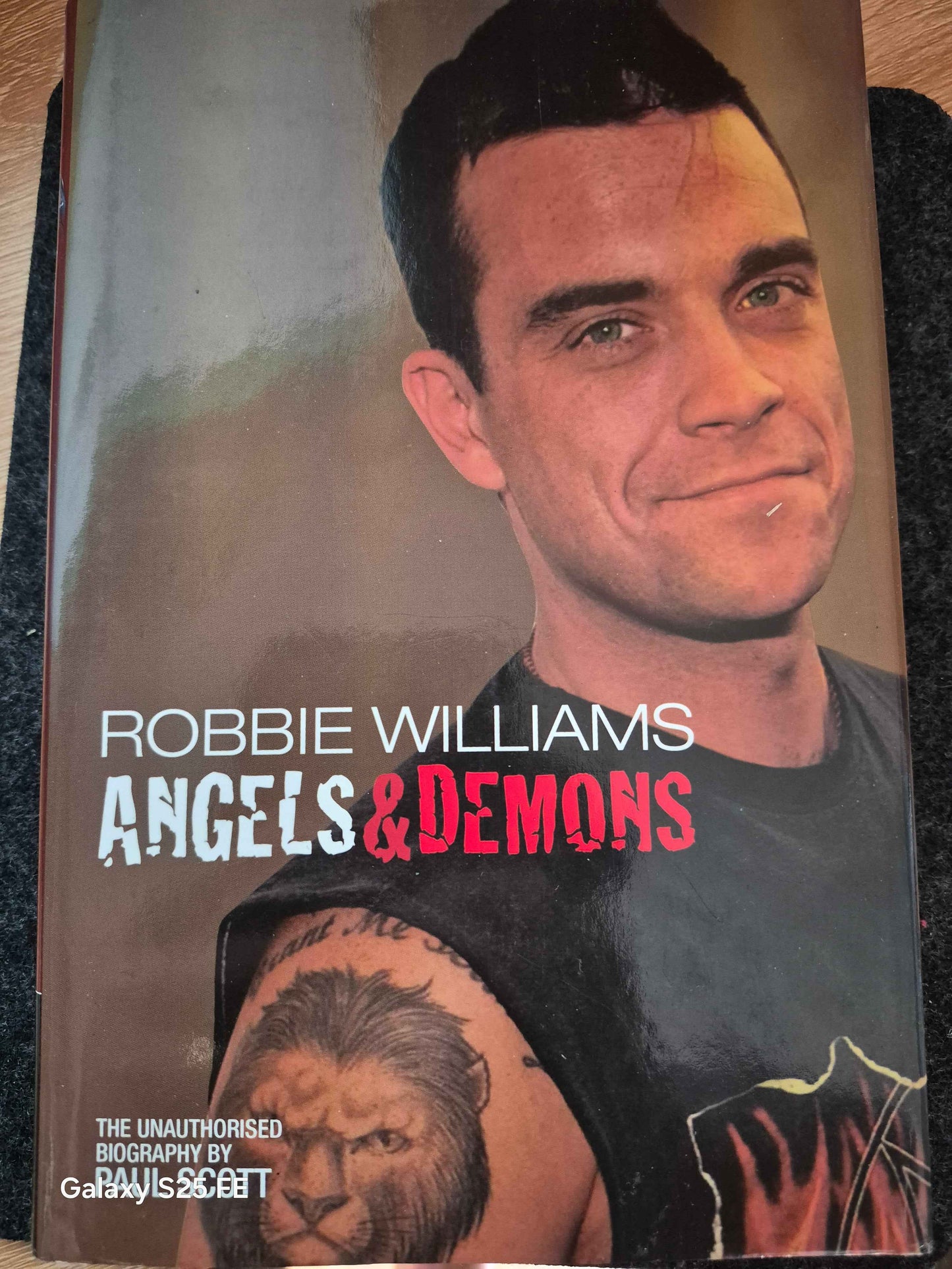 Robbie Williams "Angels and Demons"