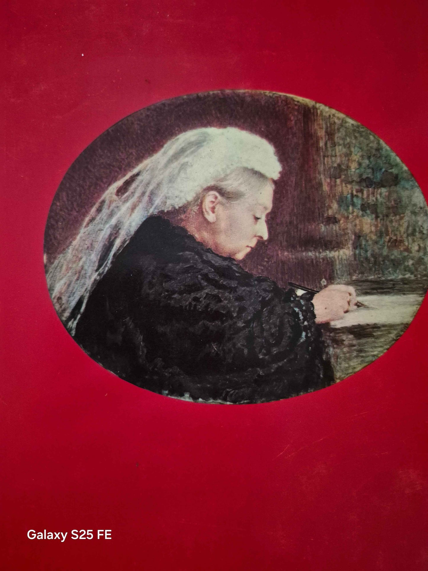 Victoria R.I Illustrated edition by Elizabeth Longford