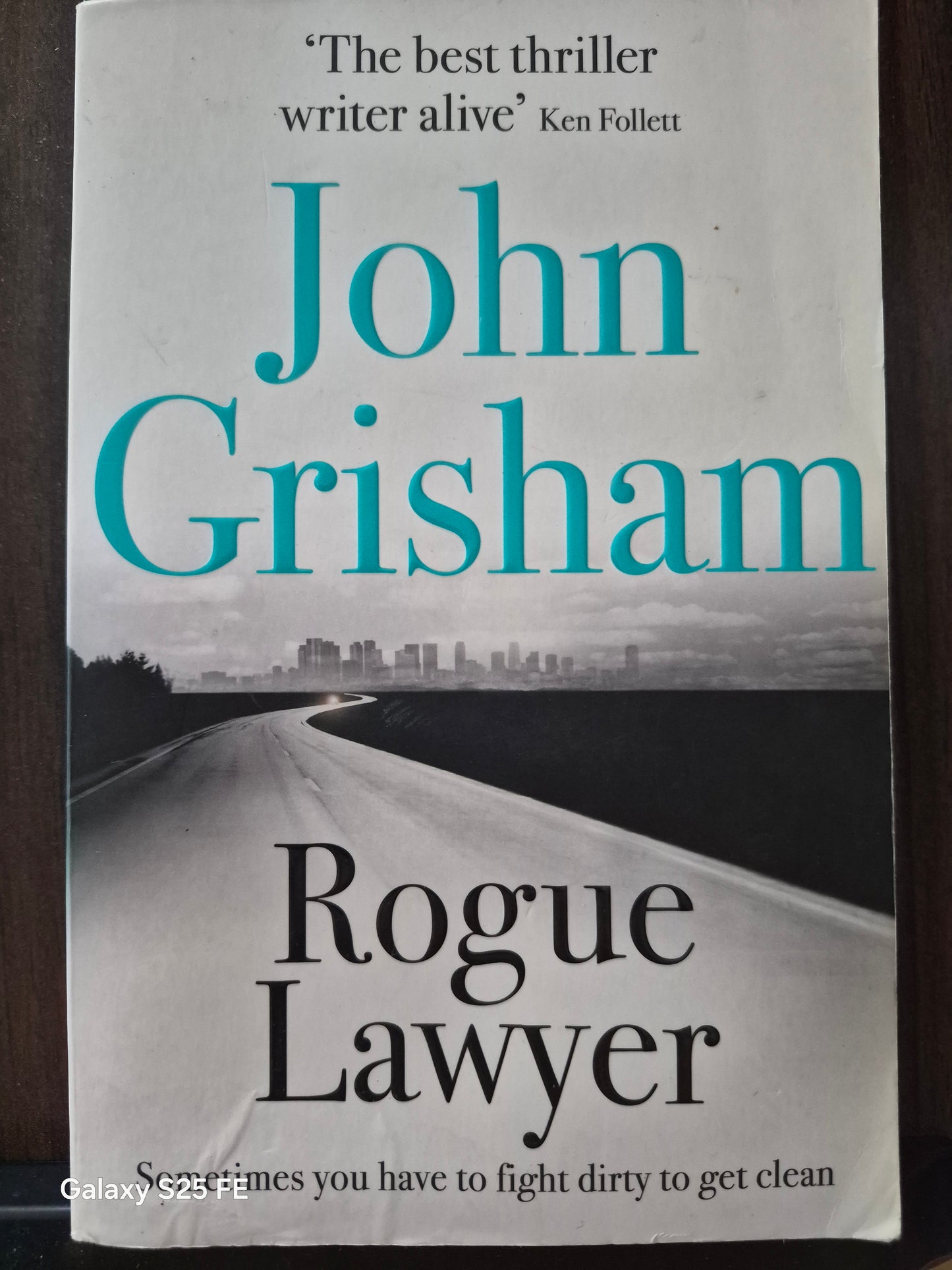 Rogue Lawyer – John Grisham